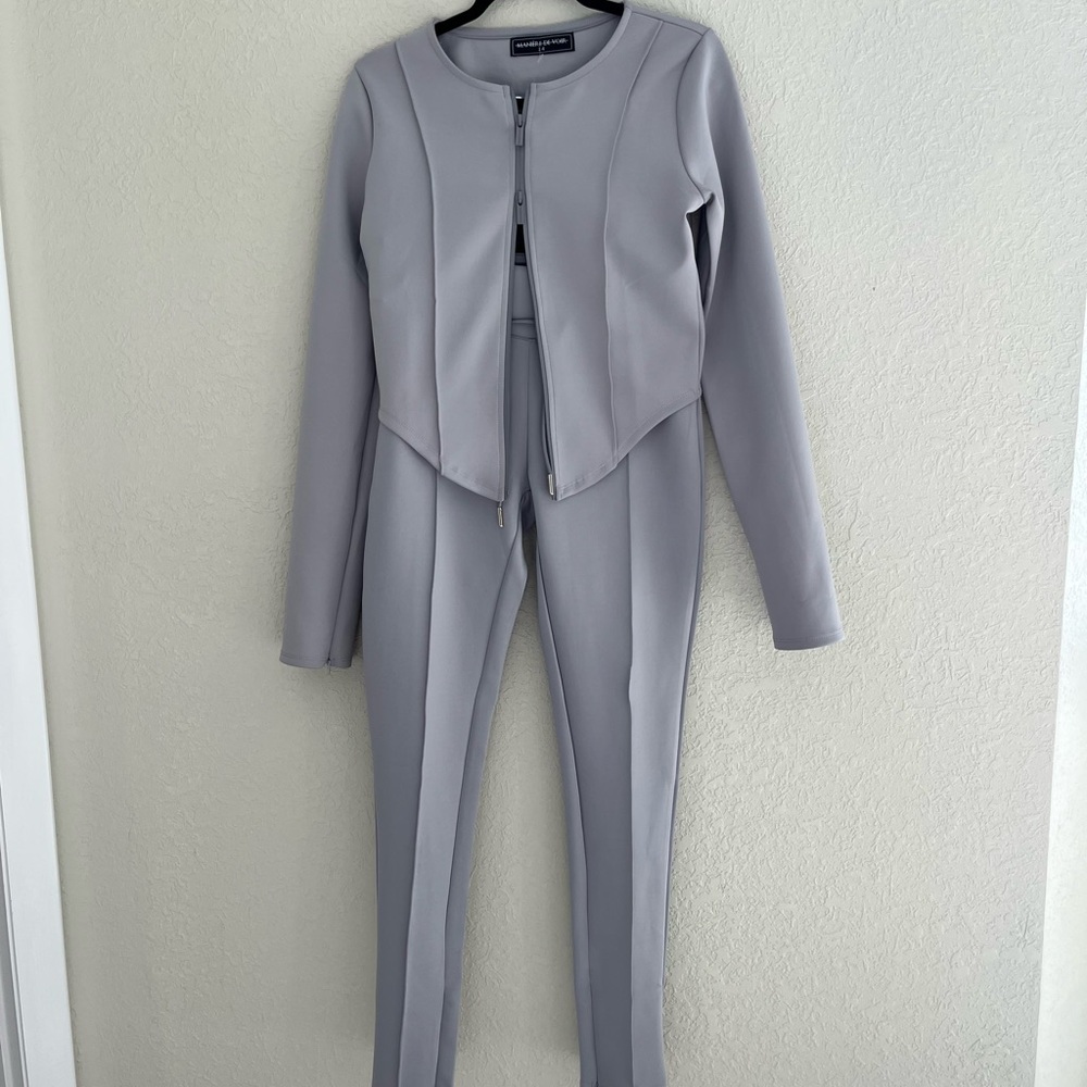 Maniere de Voire Gray Pants Suit Jacket Pants Gray Zippers Pocket Size 12/14 NEW